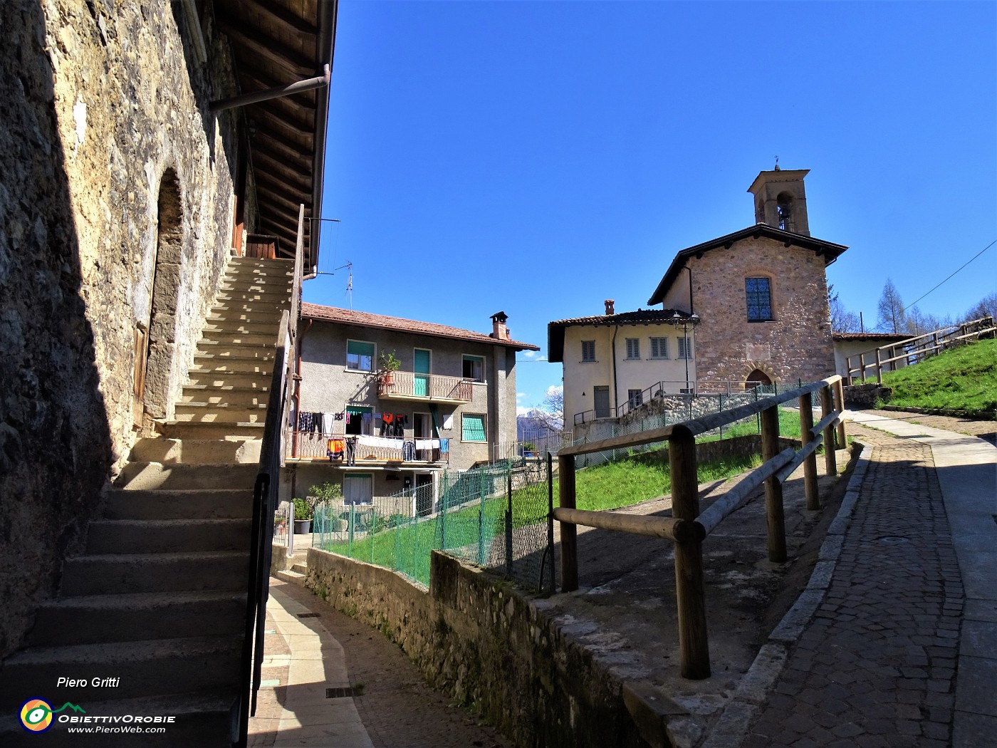 10 Chiesetta-oratorio di Alino,risalente al 1450, dedicata a San Lino, oggi a San Bernardino.JPG